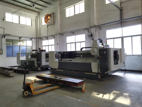 鋁型材加工設備研發專家，精工品質。30臺鋁型材設備對外加工